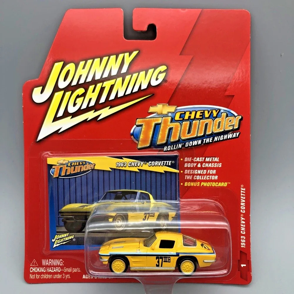 Johnny Lightning Chevy Thunder 1963 Chevrolet Corvette Car Yellow Diecast 1/64‎